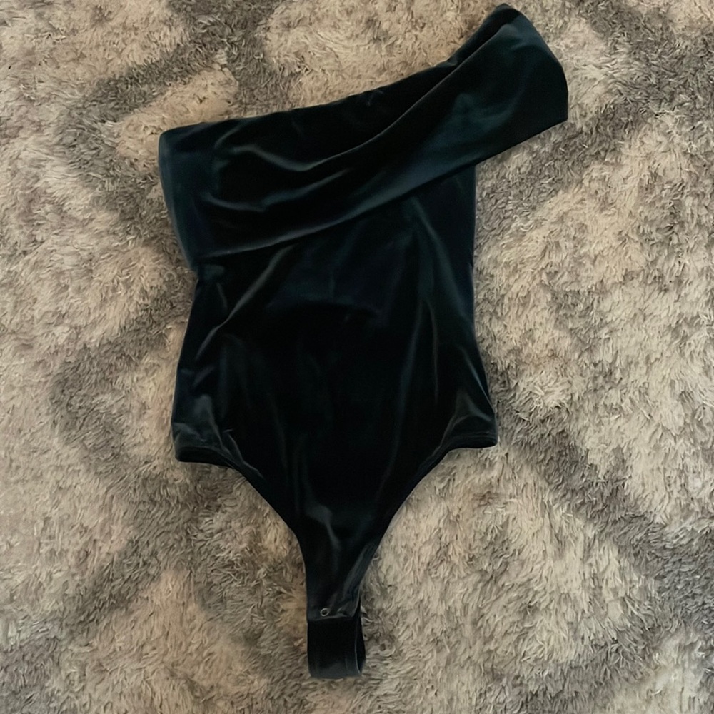 AGOLDE Bree Velvet One Shoulder Bodysuit